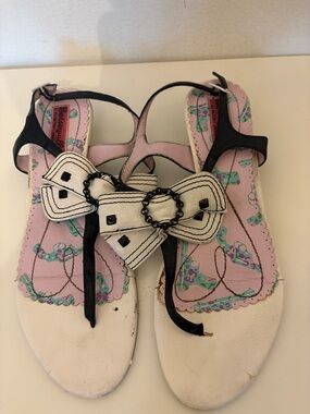 Betsey Johnson Black & White Bow Thong Sandals with Pink Insole